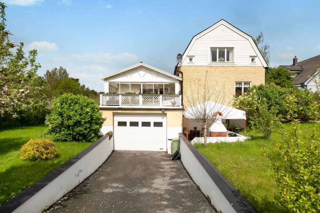 Fasadrenovering & Tilläggsisolering Villa. Mölndal Trädgården