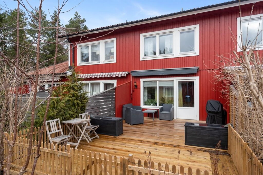 Totalrenovering av Tak & Fasad 2 planshus. Sävedalen Puketorp