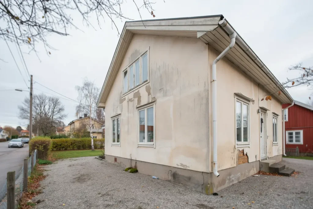 tecken p att huset beh ver fasadrenovering undvik dyra skador i tid